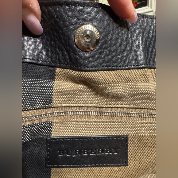 AUTHENTIC BURBERRY HOBO BAG - Picture 9 of 13